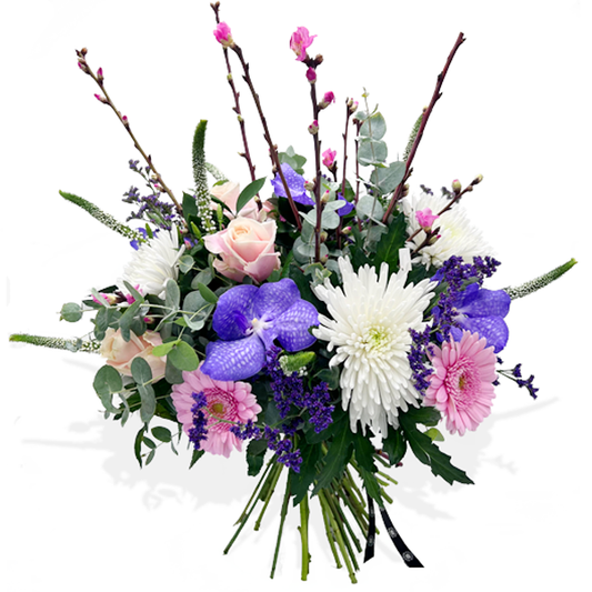 A special bouquet combining blossoms with striking colours and a sweet sophistication to create the perfect impression!